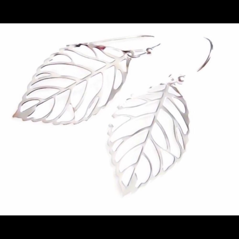 Delicate Leaf Earrings 
